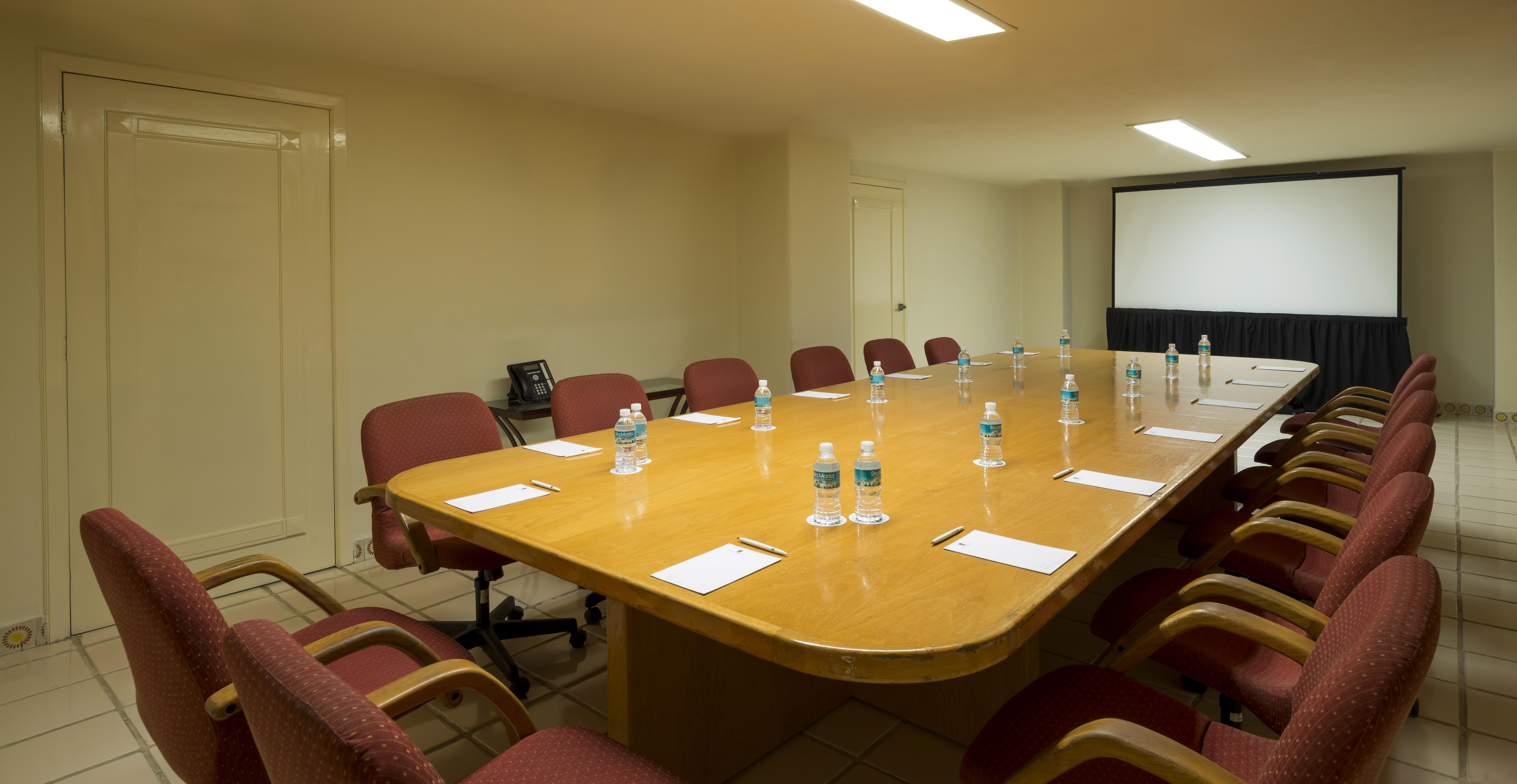 阿卡普尔科迪亚曼特卡米诺里尔酒店 外观 照片 A typical boardroom