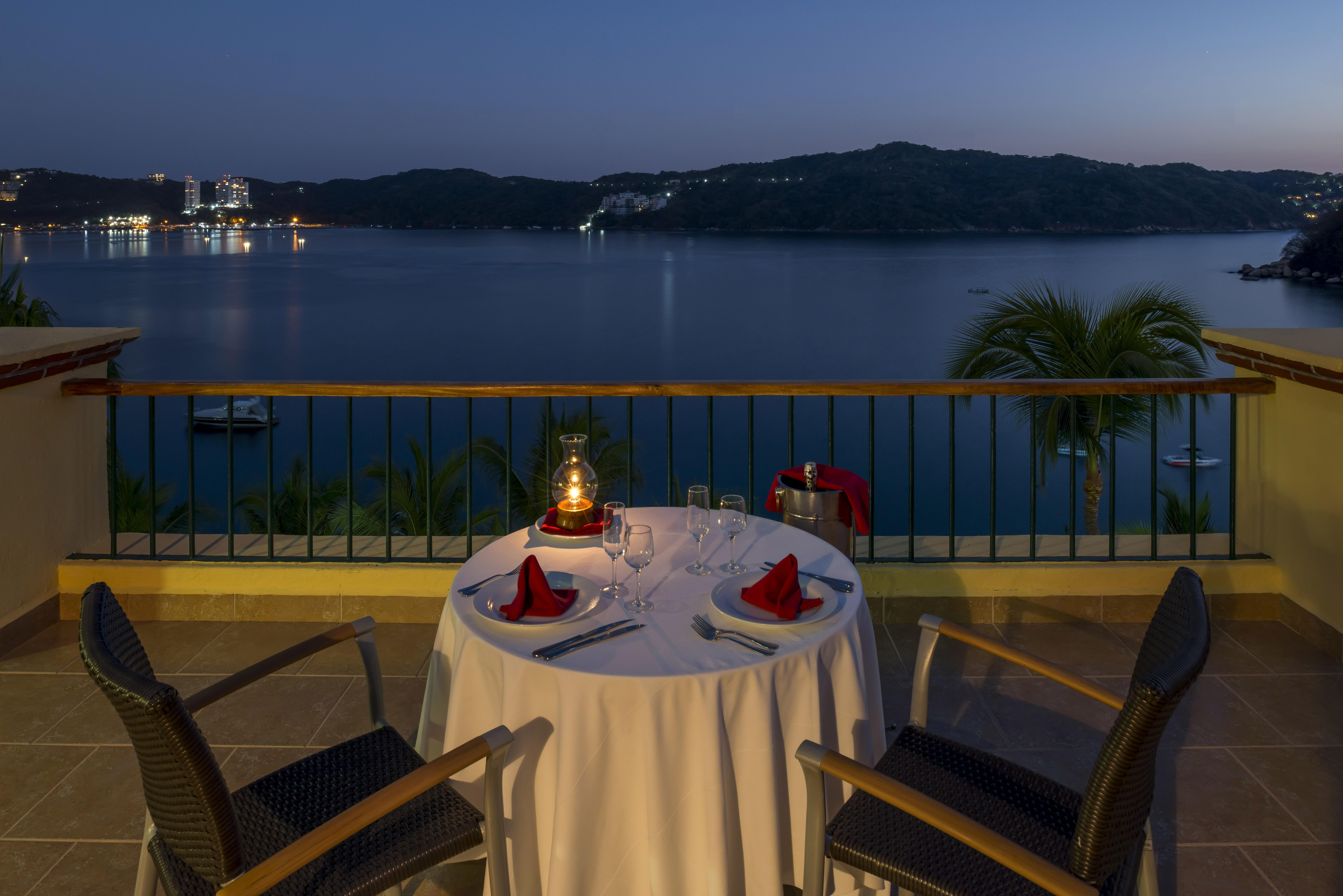 阿卡普尔科迪亚曼特卡米诺里尔酒店 外观 照片 A table set for dinner