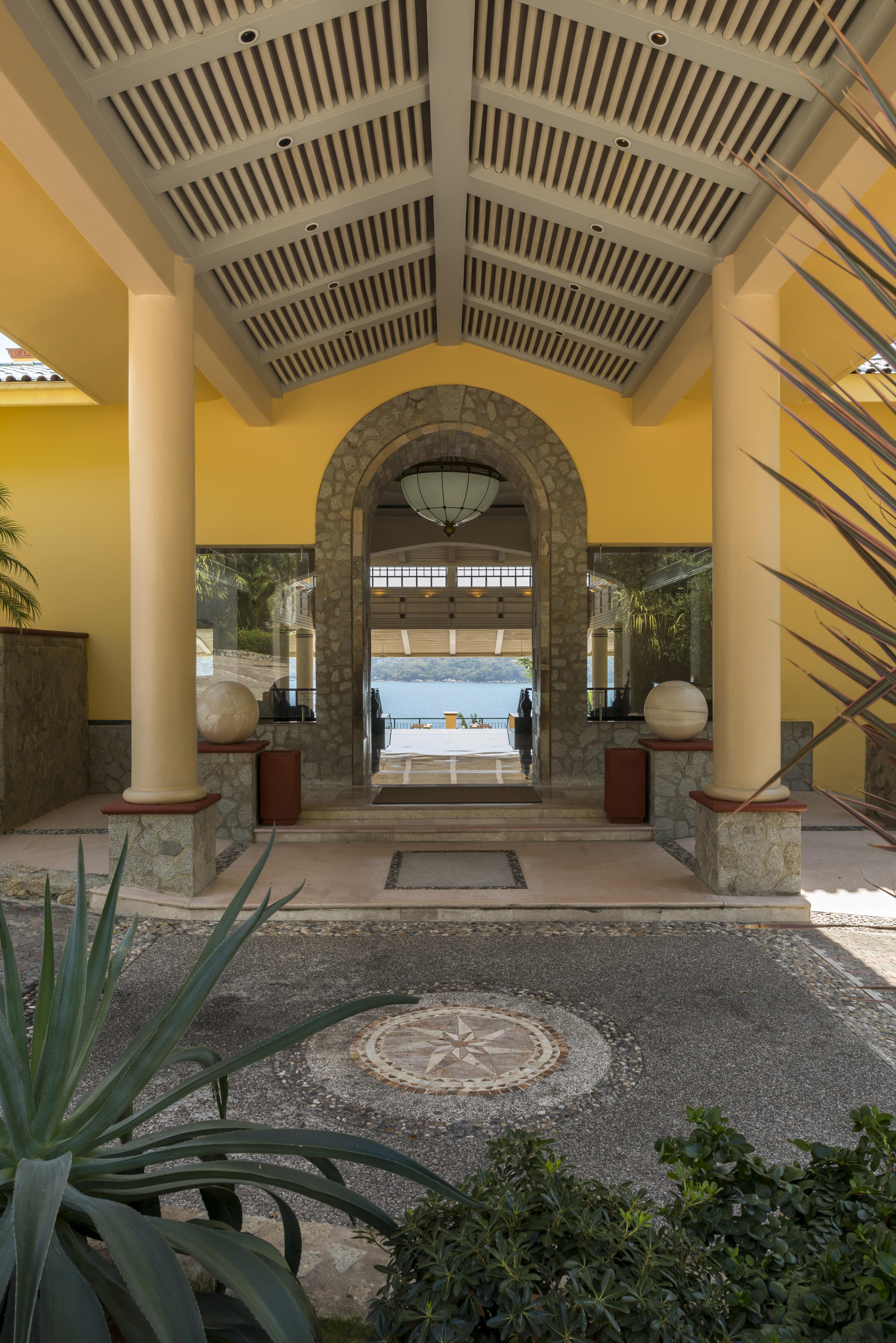 阿卡普尔科迪亚曼特卡米诺里尔酒店 外观 照片 Entrance to the hotel