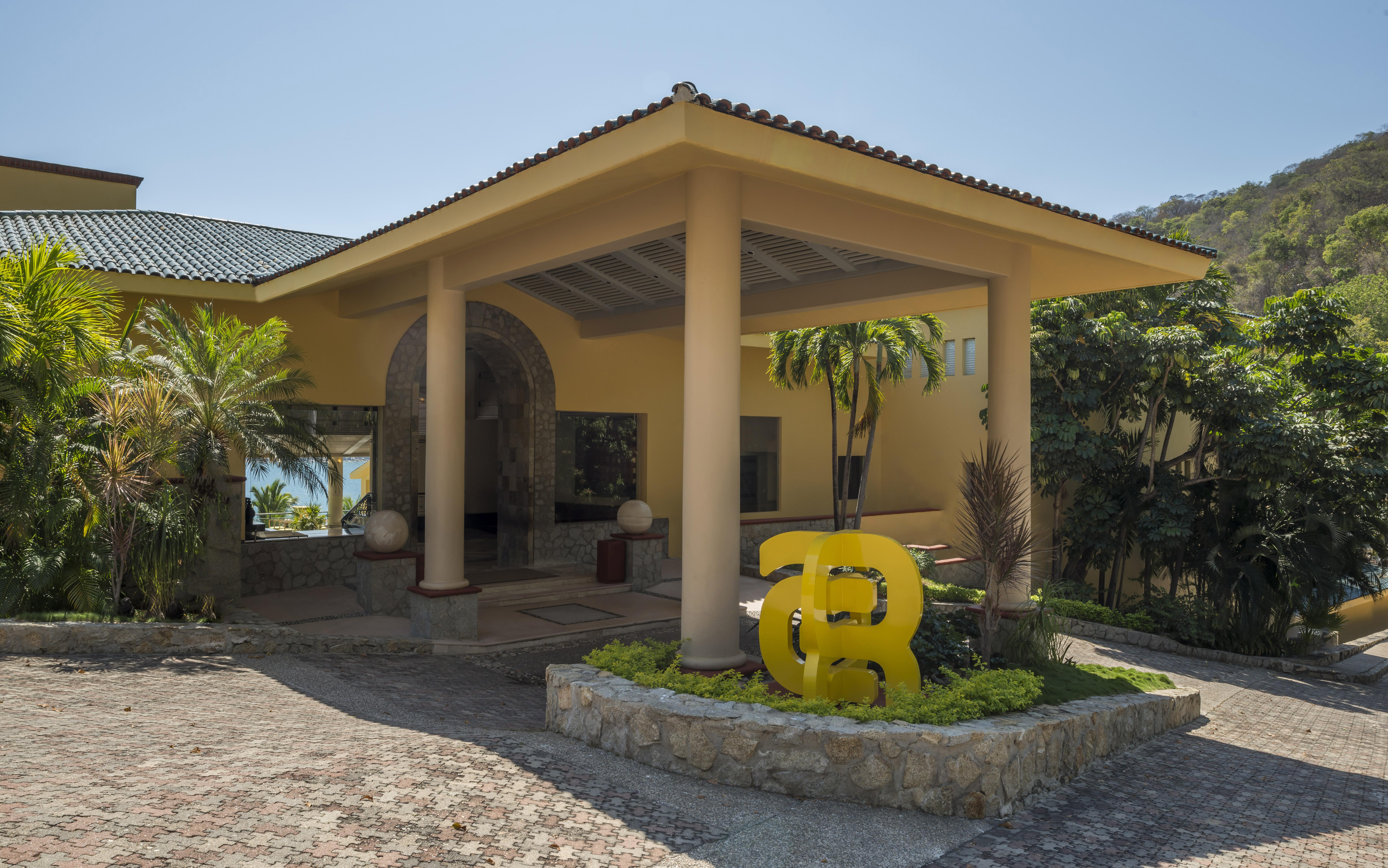 阿卡普尔科迪亚曼特卡米诺里尔酒店 外观 照片 Entrance to the hotel