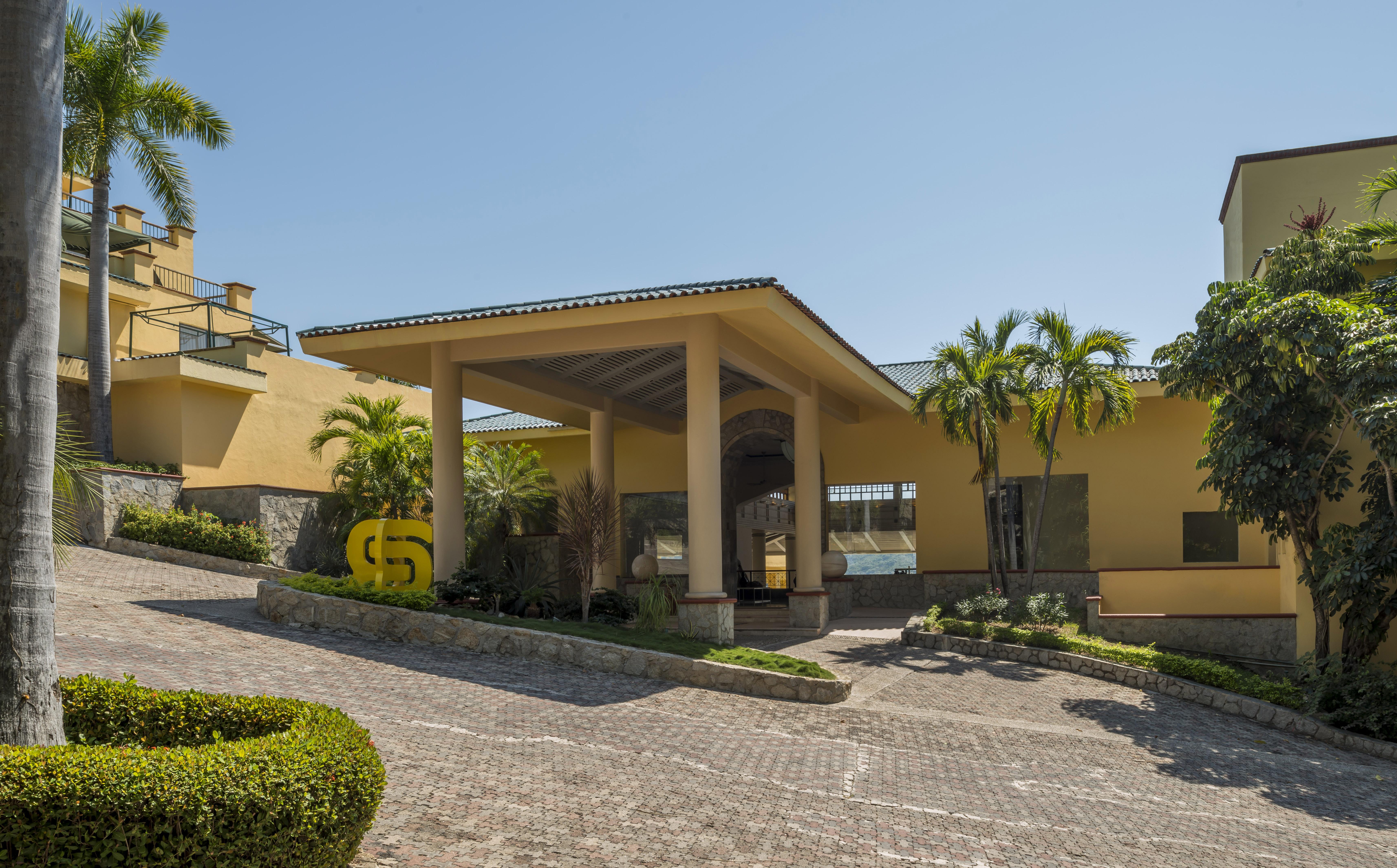 阿卡普尔科迪亚曼特卡米诺里尔酒店 外观 照片 Entrance to the hotel