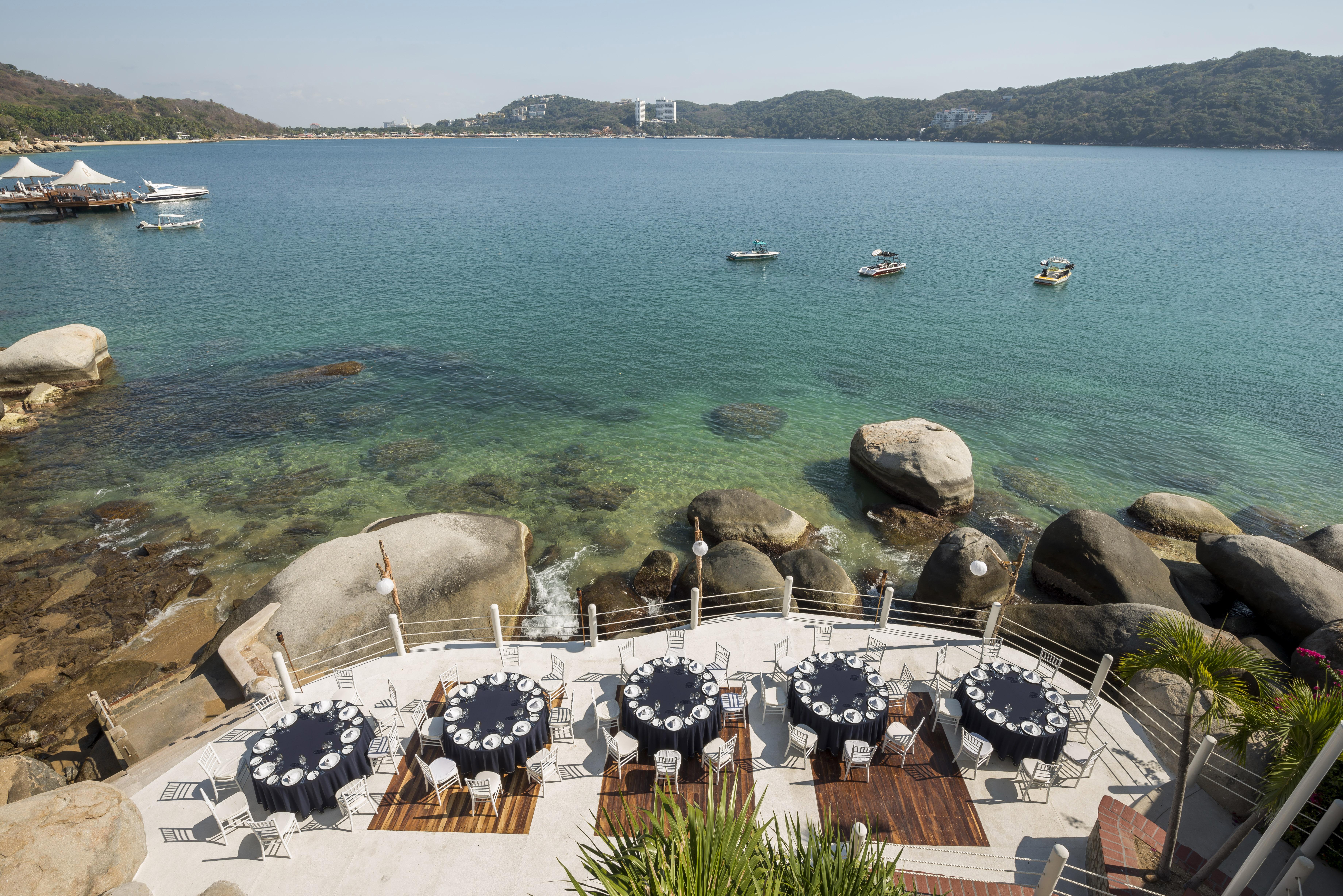 阿卡普尔科迪亚曼特卡米诺里尔酒店 外观 照片 View of the bay from the resort