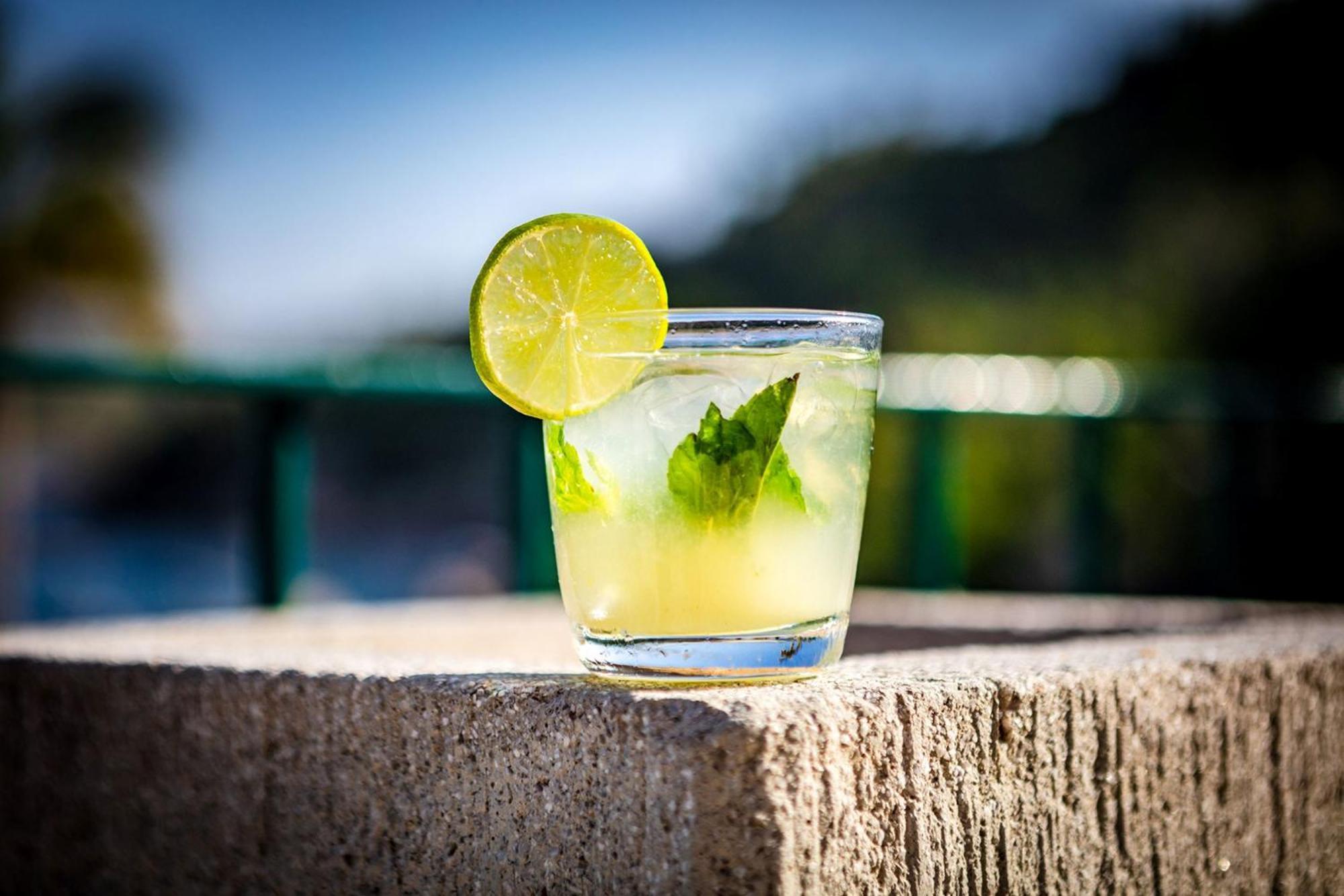 阿卡普尔科迪亚曼特卡米诺里尔酒店 外观 照片 A caipirinha