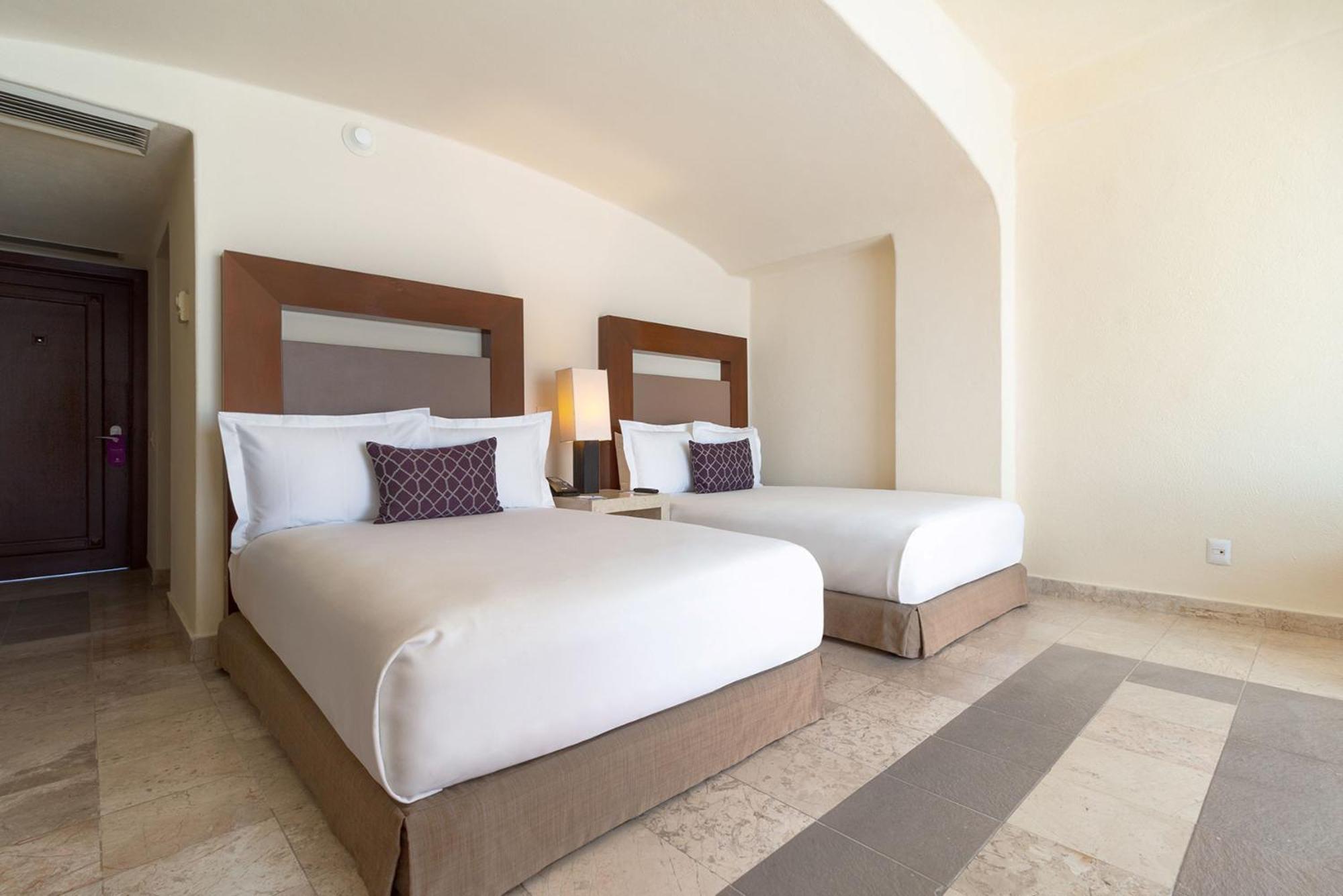 阿卡普尔科迪亚曼特卡米诺里尔酒店 外观 照片 A guest room at the hotel
