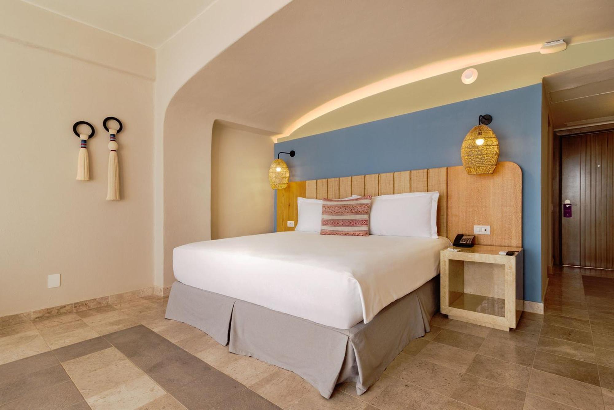 阿卡普尔科迪亚曼特卡米诺里尔酒店 外观 照片 A bedroom at the Iberostar Grand Hotel at Playa Paraíso, Tenerife